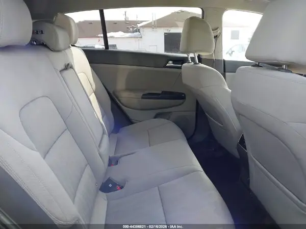 KNDPMCAC3H7033591 2017 KIA SPORTAGE - Image 8
