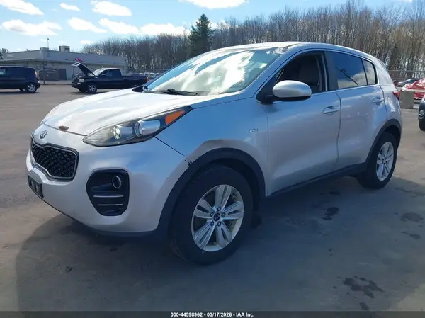 KNDPMCAC3H7037088 2017 KIA SPORTAGE - Image 2