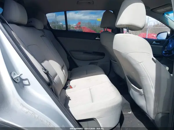 KNDPMCAC3H7037088 2017 KIA SPORTAGE - Image 8