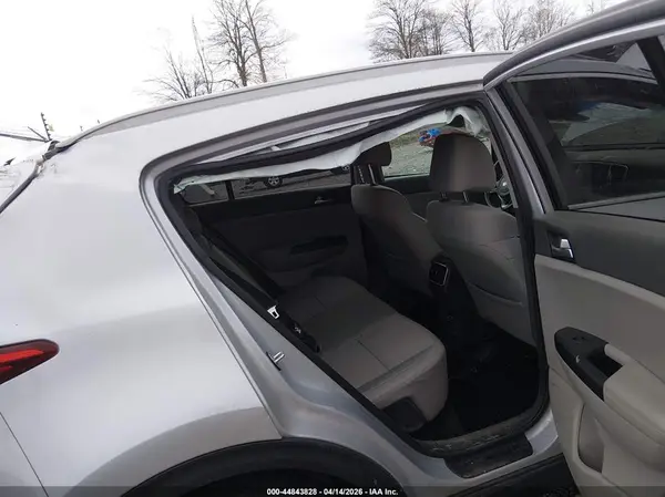 KNDPMCAC3H7042615 2017 KIA SPORTAGE - Image 8