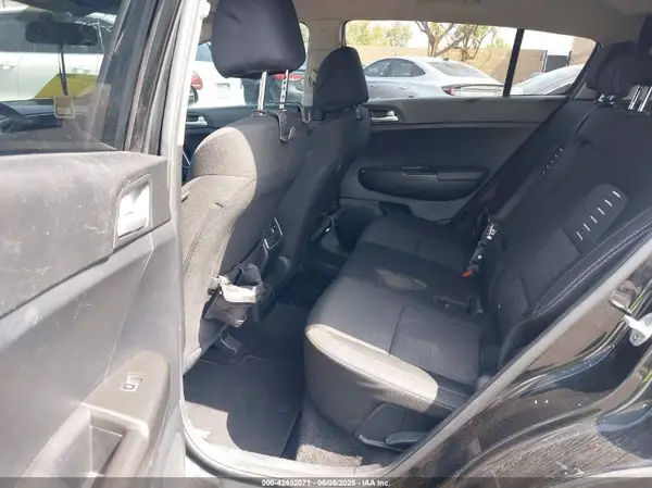 KNDPMCAC3H7049600 2017 KIA SPORTAGE - Image 8