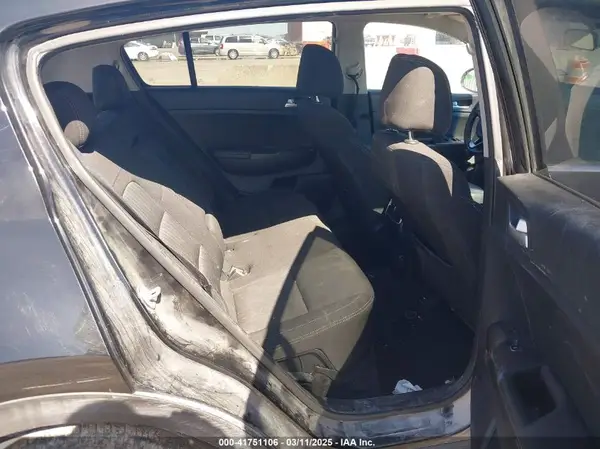 KNDPMCAC3H7050813 2017 KIA SPORTAGE - Image 8