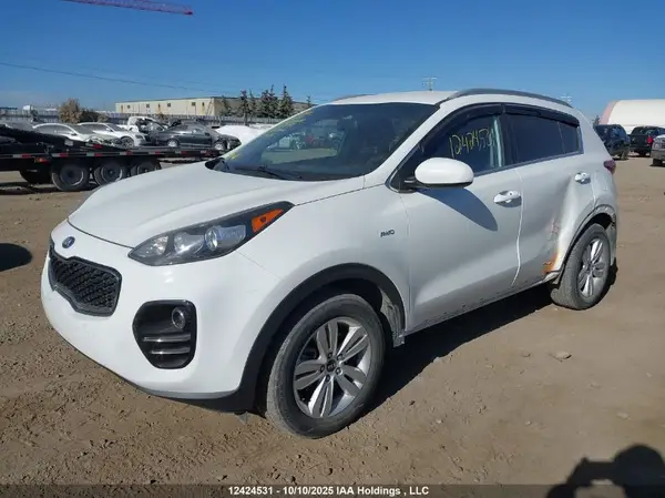 KNDPMCAC3H7055638 2017 KIA SPORTAGE - Image 2