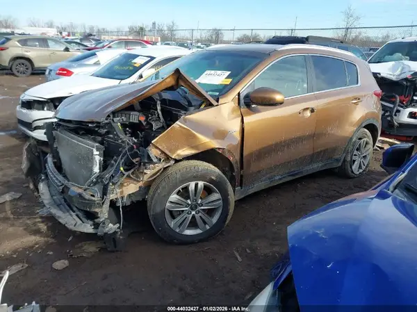 KNDPMCAC3H7056918 2017 KIA SPORTAGE - Image 2