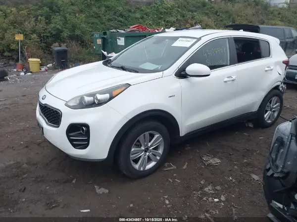 KNDPMCAC3H7065358 2017 KIA SPORTAGE - Image 2