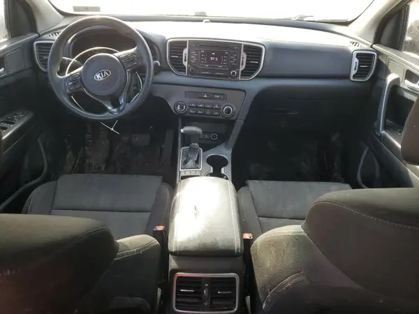KNDPMCAC3H7068681 2017 KIA SPORTAGE - Image 8