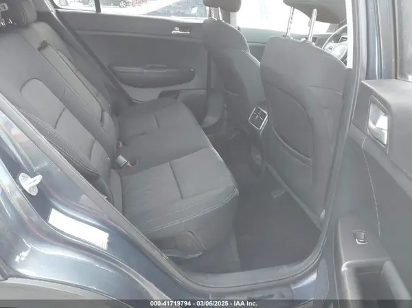KNDPMCAC3H7078370 2017 KIA SPORTAGE - Image 8