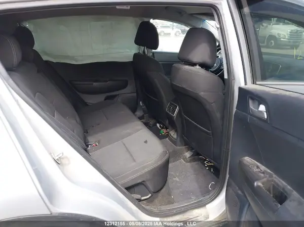 KNDPMCAC3H7084072 2017 KIA SPORTAGE - Image 8