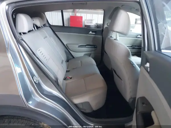 KNDPMCAC3H7101694 2017 KIA SPORTAGE - Image 8