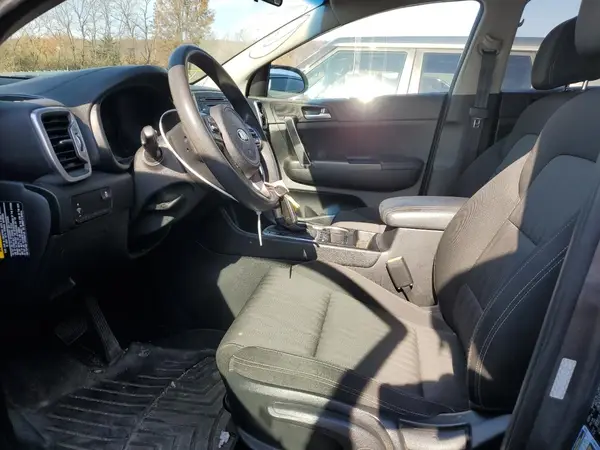 KNDPMCAC3H7114686 2017 KIA SPORTAGE - Image 8
