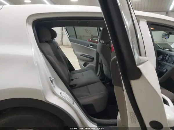 KNDPMCAC3H7144982 2017 KIA SPORTAGE - Image 8