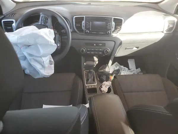 KNDPMCAC3H7154900 2017 KIA SPORTAGE - Image 8
