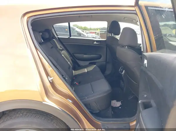 KNDPMCAC3H7159983 2017 KIA SPORTAGE - Image 8