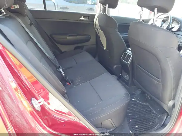 KNDPMCAC3H7160051 2017 KIA SPORTAGE - Image 8
