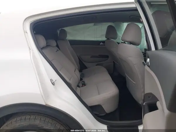 KNDPMCAC3H7199996 2017 KIA SPORTAGE - Image 8