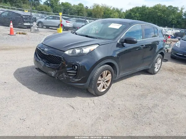 KNDPMCAC3H7201813 2017 KIA SPORTAGE - Image 2