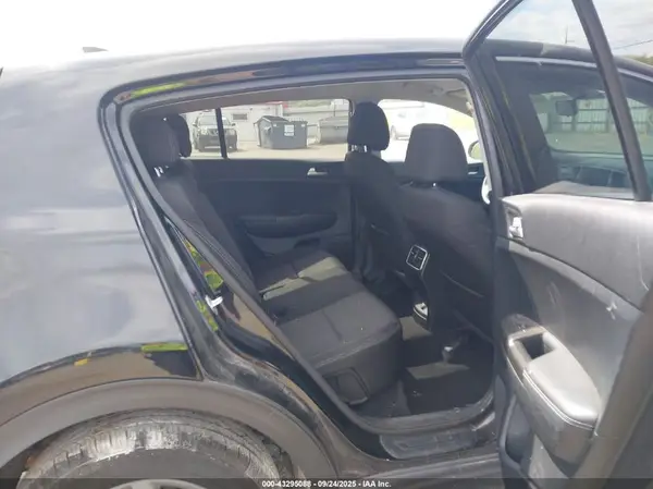 KNDPMCAC3H7201813 2017 KIA SPORTAGE - Image 8