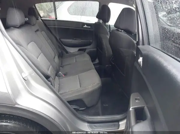 KNDPMCAC3H7206221 2017 KIA SPORTAGE - Image 8