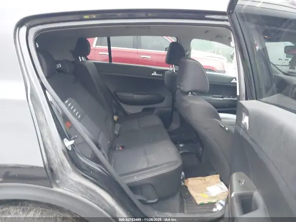 KNDPMCAC3H7245228 2017 KIA SPORTAGE - Image 8