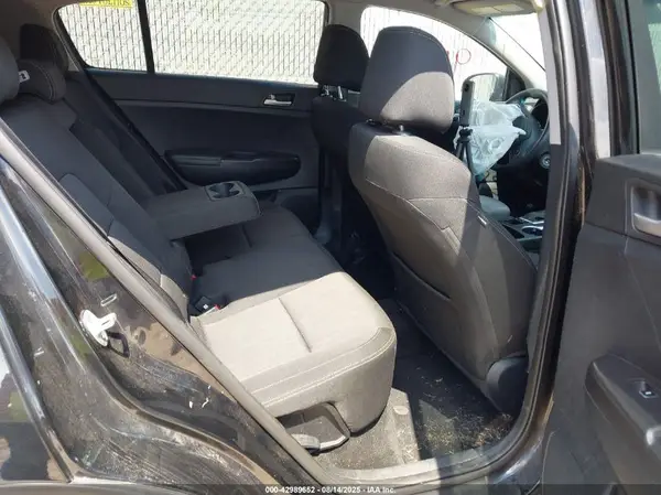 KNDPMCAC3H7251899 2017 KIA SPORTAGE - Image 8