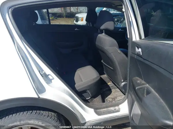 KNDPMCAC3H7260327 2017 KIA SPORTAGE - Image 8
