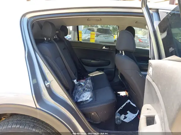 KNDPMCAC3H7261039 2017 KIA SPORTAGE - Image 8