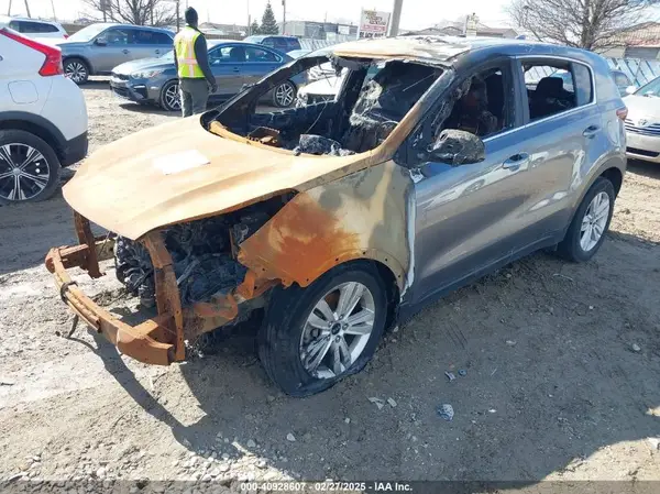 KNDPMCAC3H7277581 2017 KIA SPORTAGE - Image 2