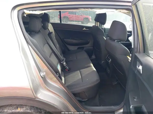 KNDPMCAC3H7288063 2017 KIA SPORTAGE - Image 8