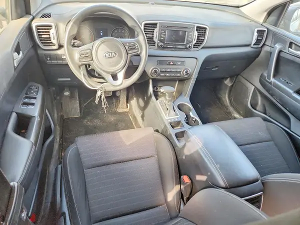 KNDPMCAC3J7305501 2018 KIA SPORTAGE - Image 8