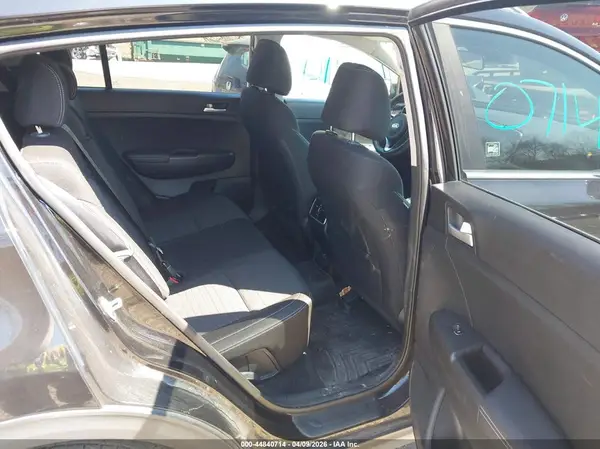 KNDPMCAC3J7306325 2018 KIA SPORTAGE - Image 8