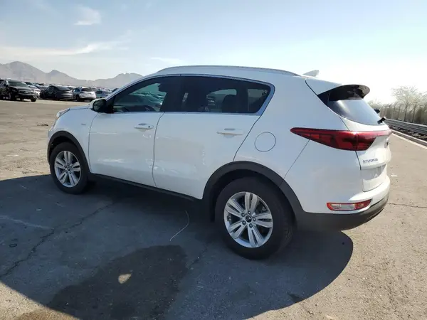 KNDPMCAC3J7318992 2018 KIA SPORTAGE - Image 2