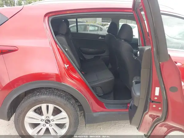 KNDPMCAC3J7322668 2018 KIA SPORTAGE - Image 8