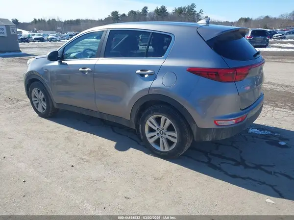 KNDPMCAC3J7361731 2018 KIA SPORTAGE - Image 2