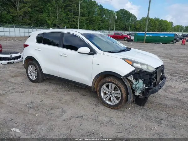 KNDPMCAC3J7396995 2018 KIA SPORTAGE - Image 1