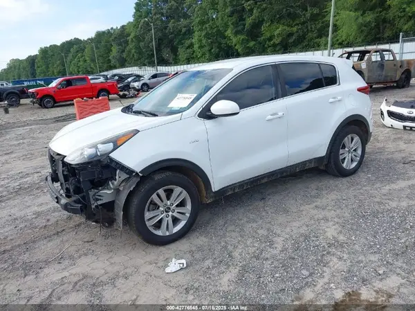 KNDPMCAC3J7396995 2018 KIA SPORTAGE - Image 2