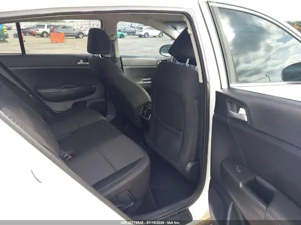 KNDPMCAC3J7396995 2018 KIA SPORTAGE - Image 8