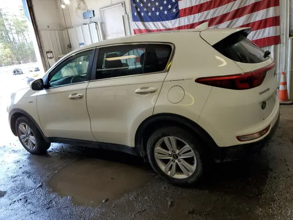 KNDPMCAC3J7404271 2018 KIA SPORTAGE - Image 2