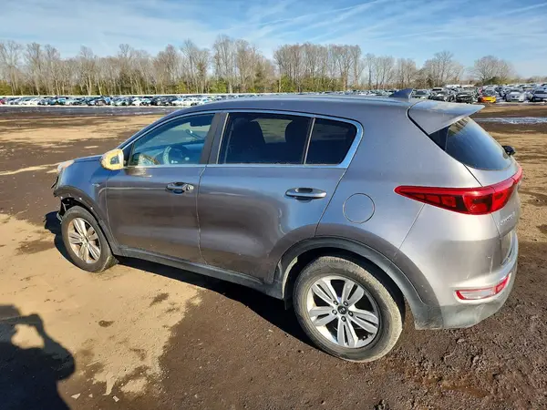 KNDPMCAC3J7406828 2018 KIA SPORTAGE - Image 2