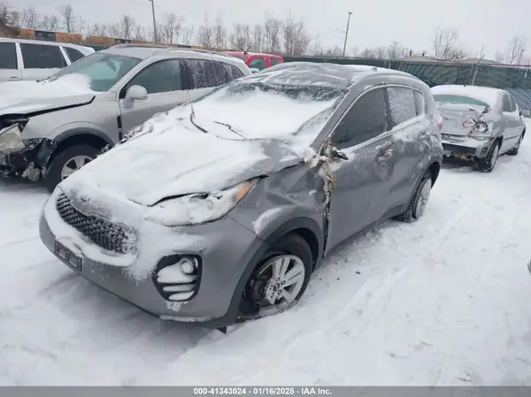 KNDPMCAC3J7406909 2018 KIA SPORTAGE - Image 2