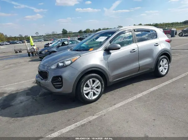 KNDPMCAC3J7407882 2018 KIA SPORTAGE - Image 2