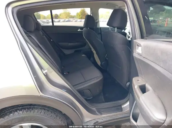 KNDPMCAC3J7407882 2018 KIA SPORTAGE - Image 8