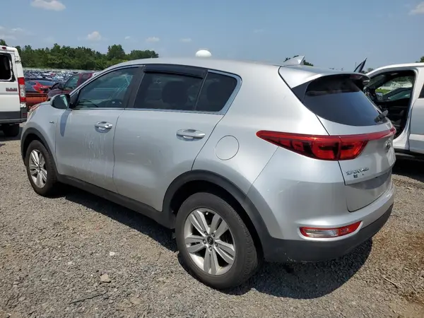 KNDPMCAC3J7411947 2018 KIA SPORTAGE - Image 2