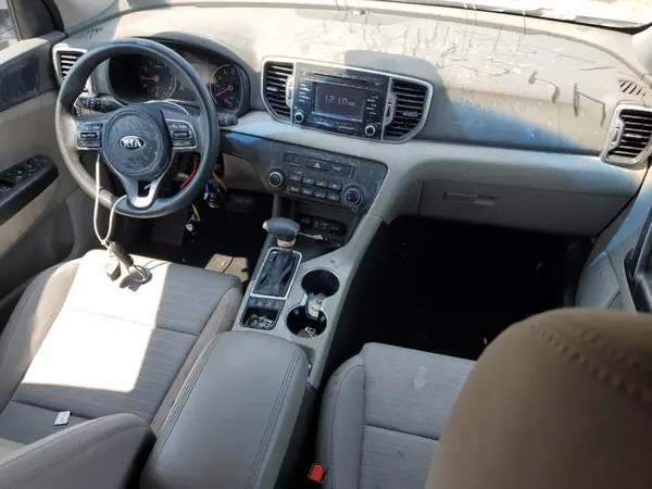 KNDPMCAC3J7411947 2018 KIA SPORTAGE - Image 8
