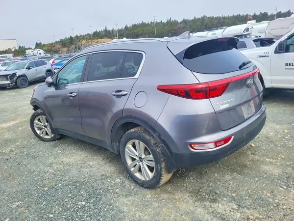 KNDPMCAC3J7417036 2018 KIA SPORTAGE - Image 2