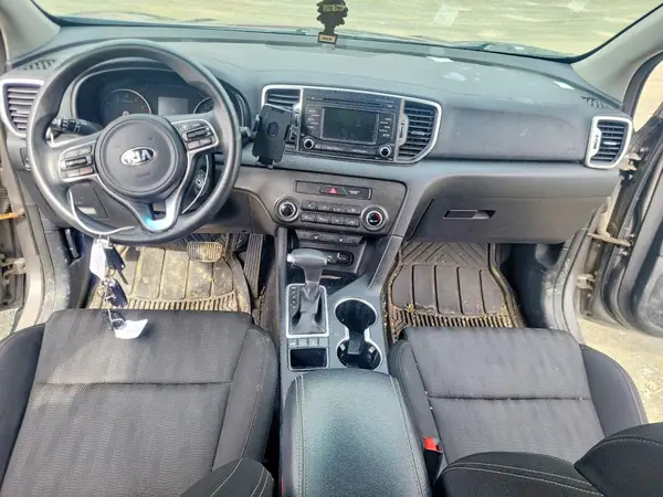 KNDPMCAC3J7417036 2018 KIA SPORTAGE - Image 8