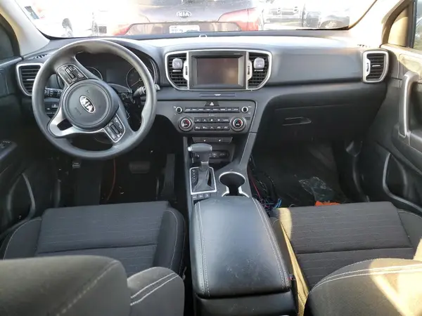KNDPMCAC3J7419059 2018 KIA SPORTAGE - Image 8