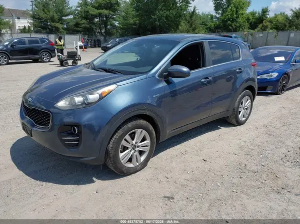 KNDPMCAC3J7422043 2018 KIA SPORTAGE - Image 2