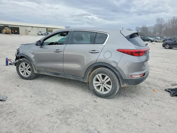 KNDPMCAC3J7430725 2018 KIA SPORTAGE - Image 2