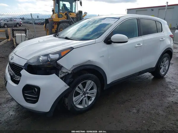 KNDPMCAC3J7444933 2018 KIA SPORTAGE - Image 2