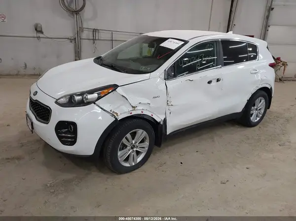 KNDPMCAC3J7455057 2018 KIA SPORTAGE - Image 2